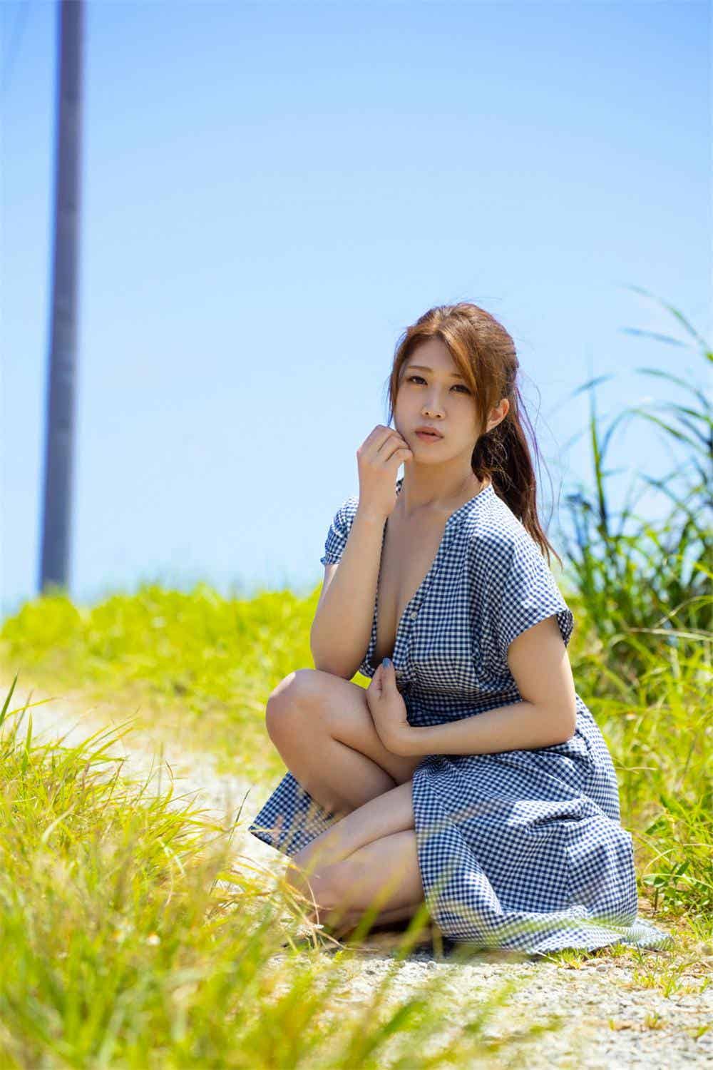 Minaho Ariga 有賀みなほ – Gravure Photobook CRAZY SUMMER (2021-08-13)-漫客吧