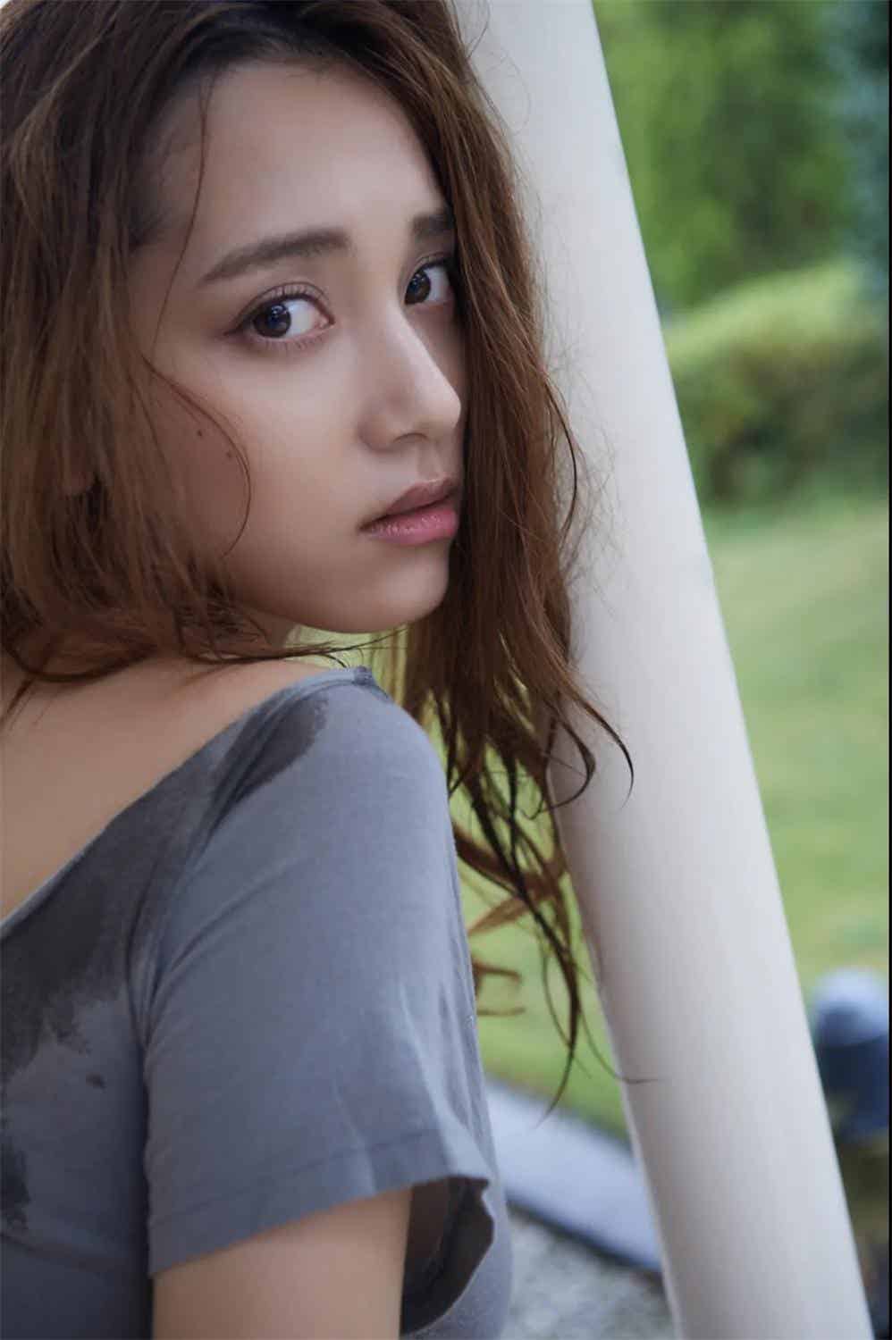 FRIDAYデジタル写真集 都丸紗也華 ボタンが弾けるＦカップ VOL.02-漫客吧