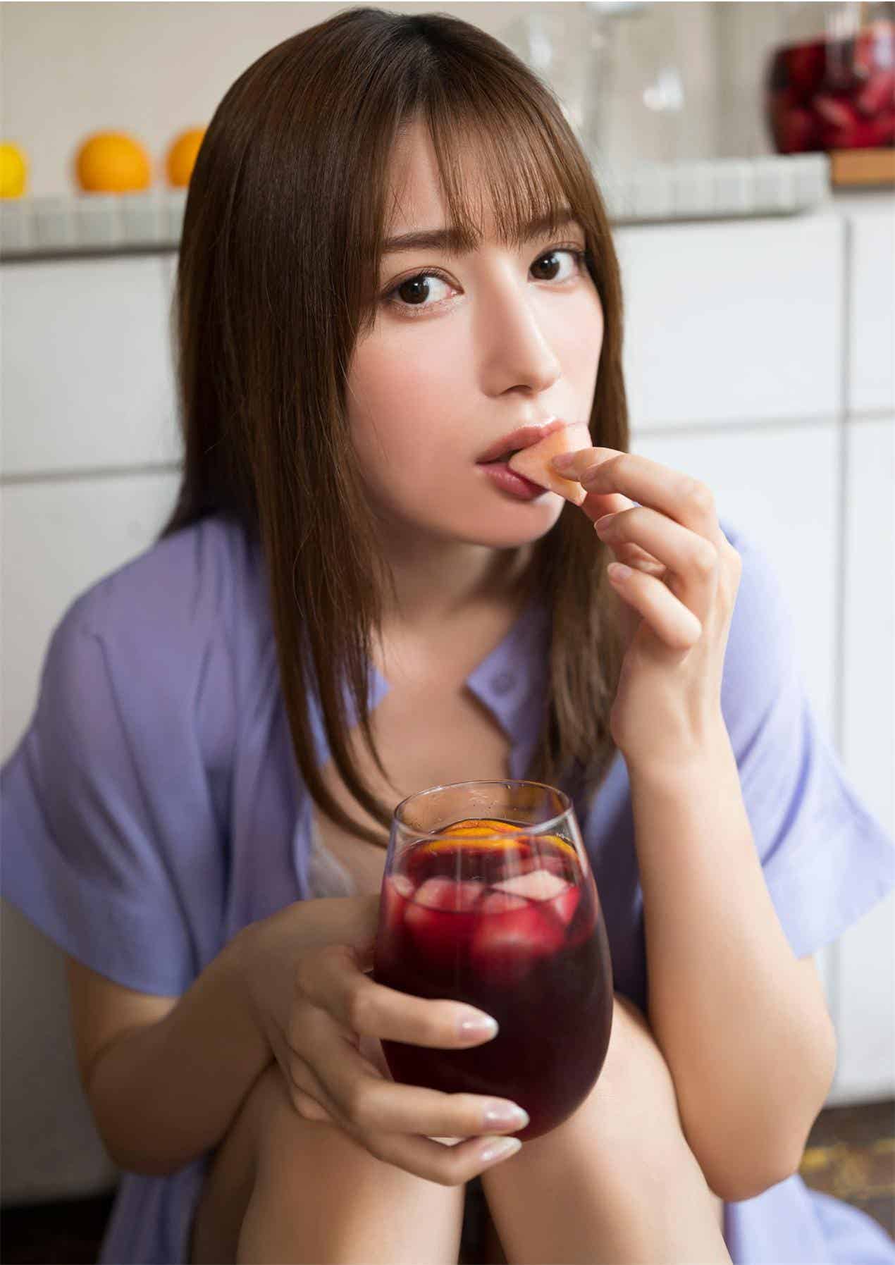 雪平莉左『誘われる。』BOMBデジタル写真集 2023.02.01-漫客吧