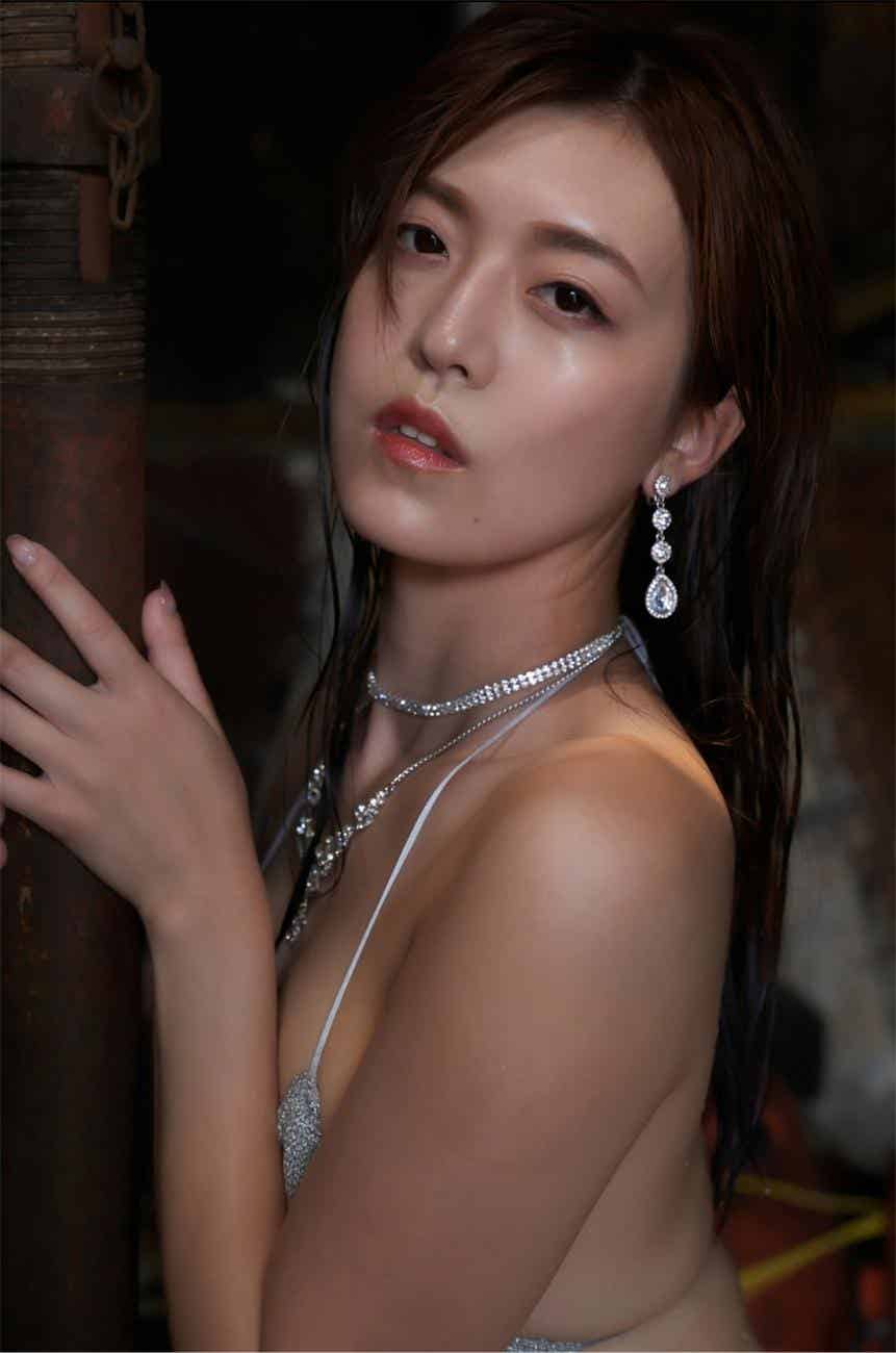 七瀬いおり オフィシャルグラビア写真集 こう見えて私、脱いだらスゴいんです-漫客吧